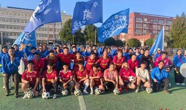 博鱼体育-宁远县球迷协会赴县足球队集训地开展慰问活动